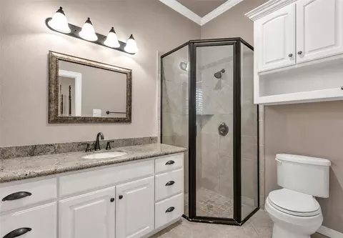 Bath - 4301 Willowick Dr, Bryan, TX 77802 photo 4 of 5