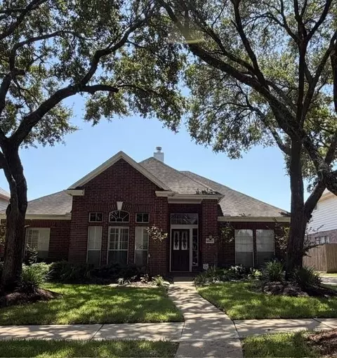 4907 Bend Ct, Sugar Land, TX 77478