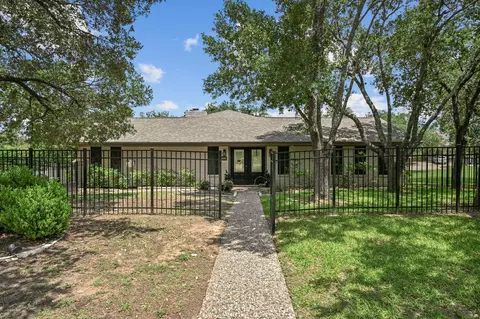 2504 Broadmoor Dr, Bryan, TX 77802