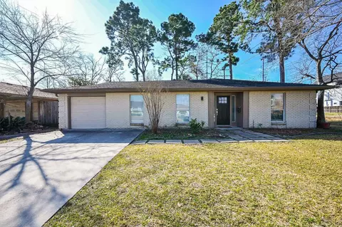 6555 Grovewood Ln, Houston, TX 77008