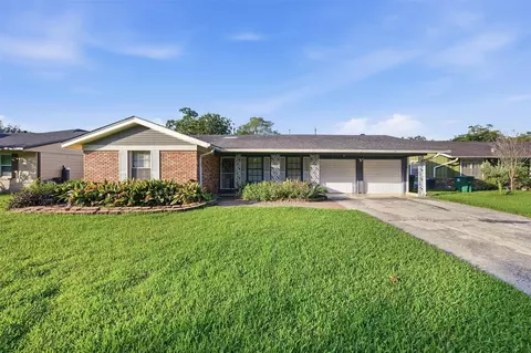 6705 Roos Rd, Houston, TX 77074