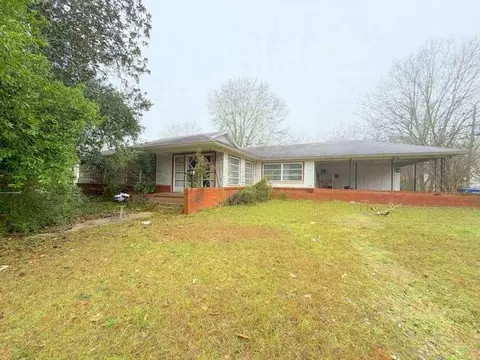 209 N Gordon Dr, Crockett, TX 75835