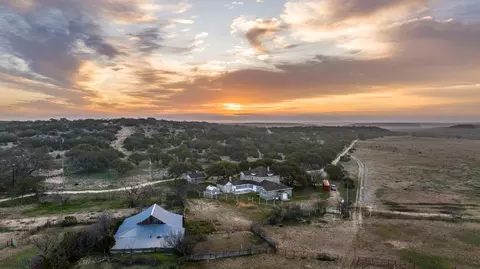 000 Deberry Ln, Sonora, TX 76950