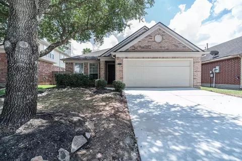 2111 Sailwind Dr, Pearland, TX 77584