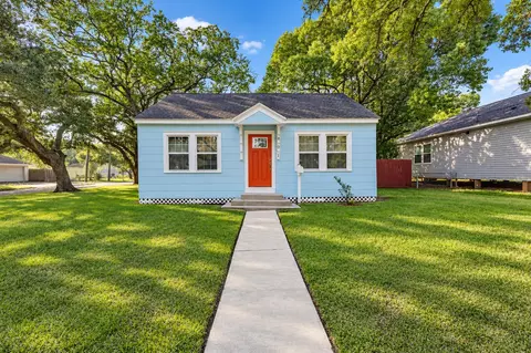 801 18th Ave N, Texas City, TX 77590