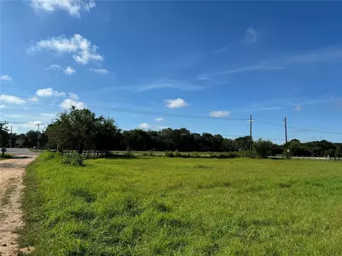 493 E Loop 523, Louise, TX 77455 photo 1