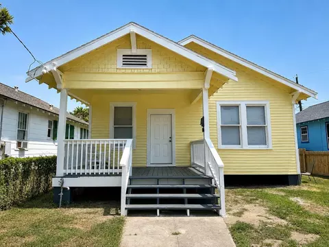 2406 35th St, Galveston, TX 77550