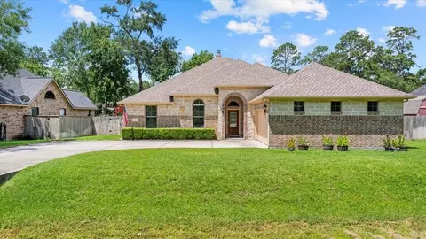 526 Stephen F Austin Dr, Conroe, TX 77302 photo 1