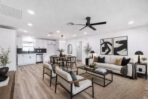 8658 Sonneville Dr, Houston, TX 77080