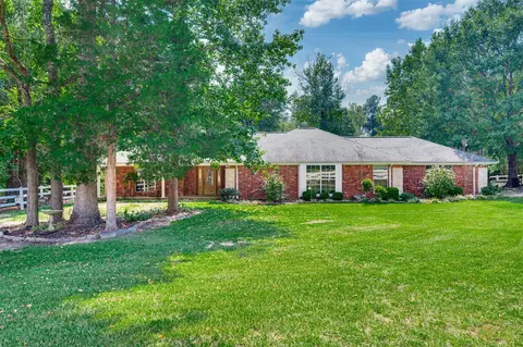 3269 Acr 153, Palestine, TX 75801