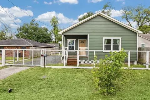 5105 Chapman St, Houston, TX 77009