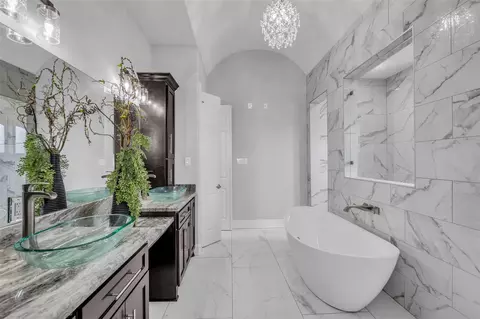 Bath - 1706 Opal Trl, Willis, TX 77378 photo 4 of 5