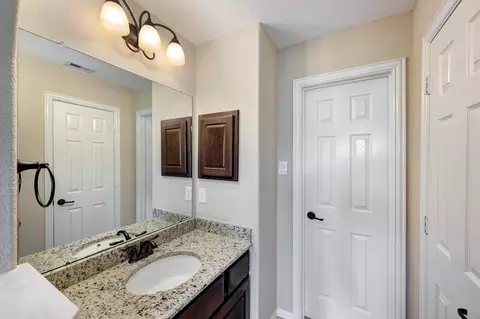 Bath - 11 Red Wagon Dr, Spring, TX 77389 photo 4 of 4