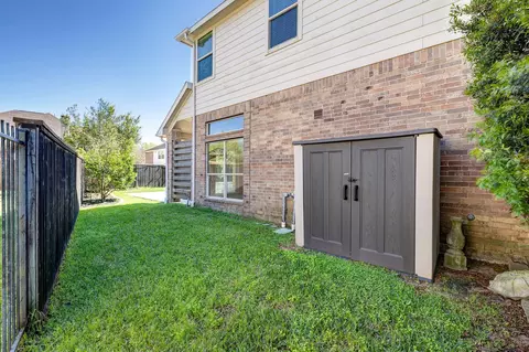Exterior - 11 Red Wagon Dr, Spring, TX 77389 photo 6 of 6