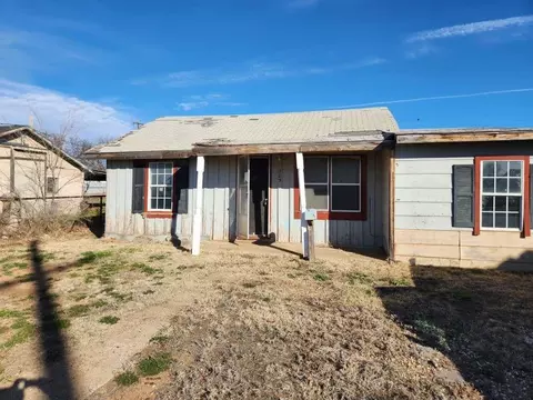 203 Pecan St, Levelland, TX 79336