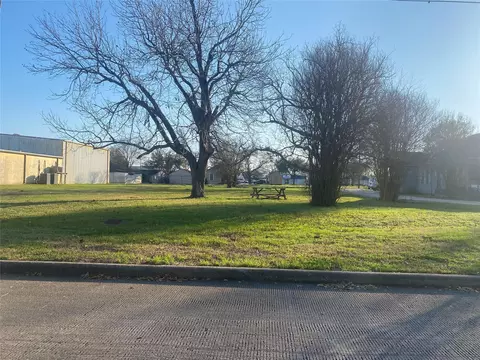 3015 N Main St, Stafford, TX 77477