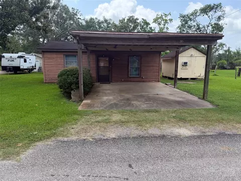 139 Scout Rd, Jones Creek, TX 77541