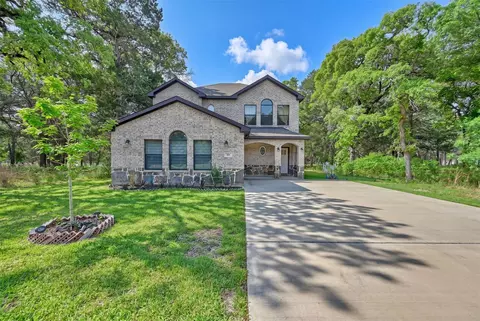 305 Pinehurst Dr, New Ulm, TX 78950