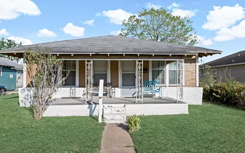 1027 13th St, Port Arthur, TX 77640