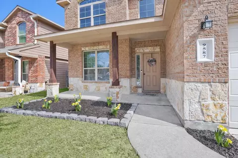 Exterior - 9587 E Woodmark, Conroe, TX 77304 photo 2 of 2