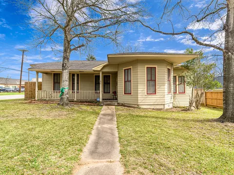 26 W Austin St, Bellville, TX 77418