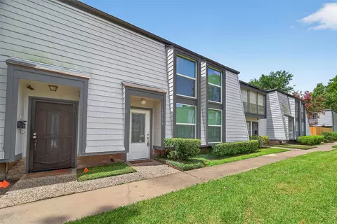 10174 Beekman Place Dr, Houston, TX 77043