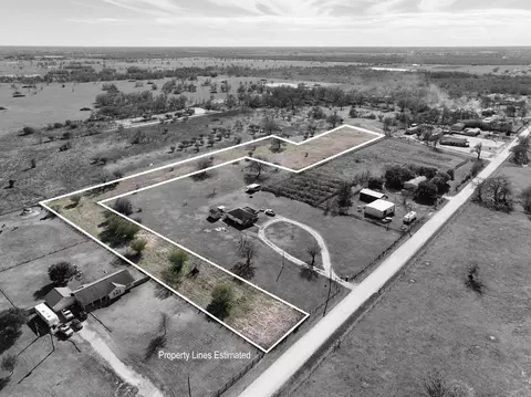 000 Newsom Rd, Bellville, TX 77418