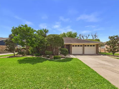 814 James St, Deer Park, TX 77536