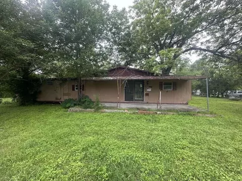 602 E Navasota St, Groesbeck, TX 76642