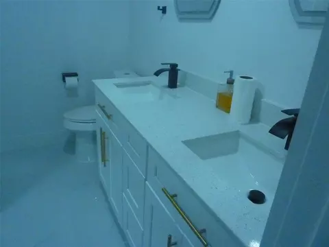 Bath - 6214 Old Spring Cypress Rd, Spring, TX 77379 photo 5 of 6