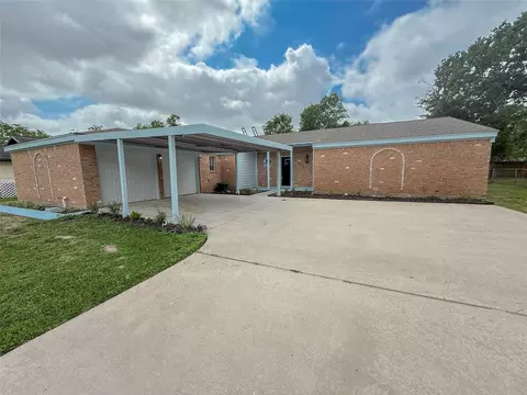 423 Baywood St, La Porte, TX 77571