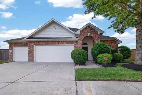 873 Grassy Knoll Trl, La Marque, TX 77568
