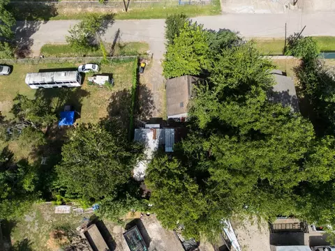 412 S San Jacinto St, Conroe, TX 77301