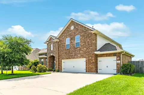 1233 Laurel Loop, Angleton, TX 77515 photo 1