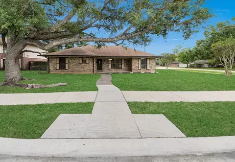 2319 Halbert, Pearland, TX 77581