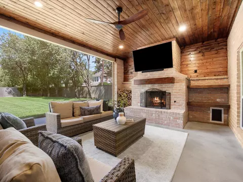 Exterior - 15902 Cumbria Dr, Spring, TX 77379 photo 3 of 8