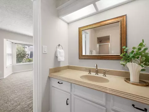 Bath - 15902 Cumbria Dr, Spring, TX 77379 photo 3 of 5
