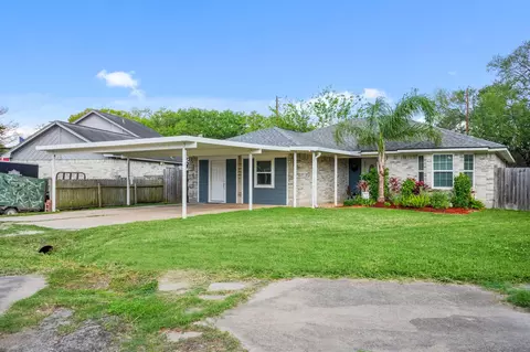 3212 Acorn Cir, Dickinson, TX 77539