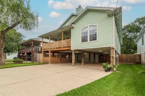 315 West Dr, Kemah, TX 77565