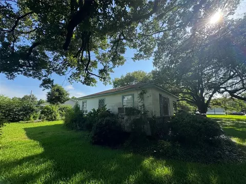416 Baker Cir, Ames, TX 77575 photo 6