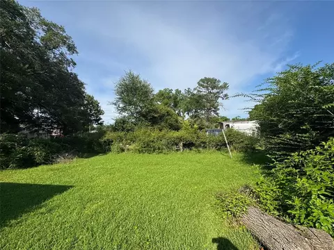 416 Baker Cir, Ames, TX 77575 photo 9