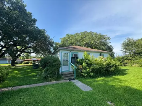 416 Baker Cir, Ames, TX 77575