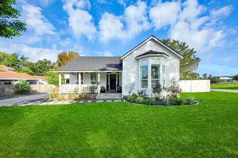 308 S Masonic St, Bellville, TX 77418