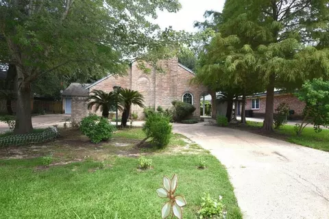 8114 Birchglen Ln, Houston, TX 77070