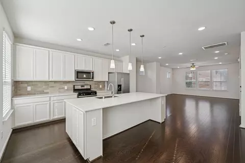8604 Hollyoaks Creek Ln, Houston, TX 77063