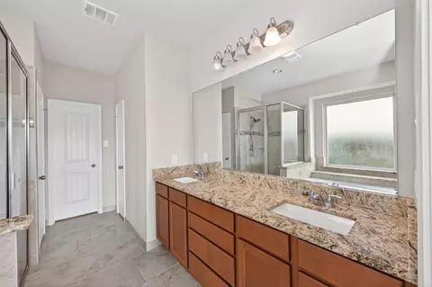 Bath - 3795 Lake Bend Shore Dr, Spring, TX 77386 photo 2 of 5