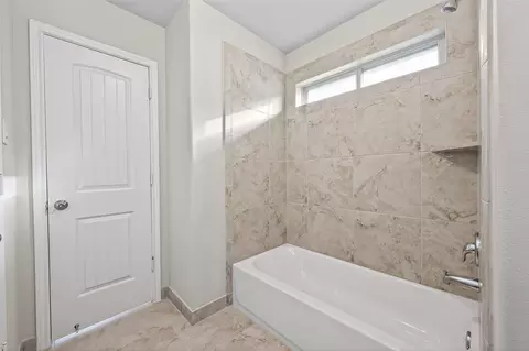 Bath - 3795 Lake Bend Shore Dr, Spring, TX 77386 photo 5 of 5