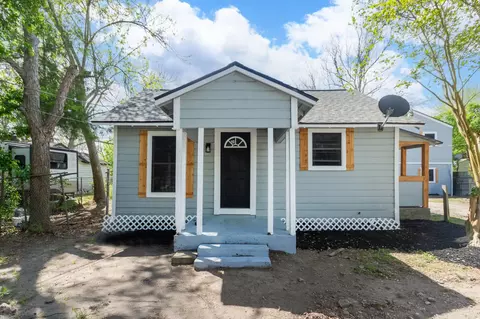 211 W South St, Alvin, TX 77511