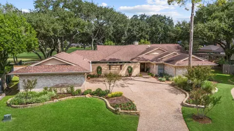 4 Turnabout Ct, Sugar Land, TX 77478