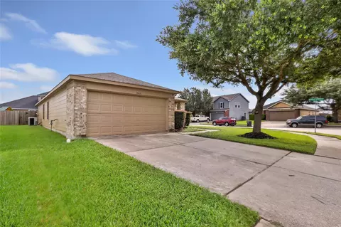 9415 Shaded Pines Dr, Humble, TX 77396